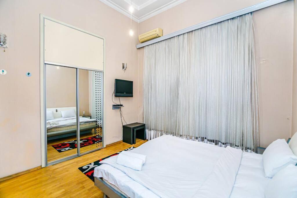 Apartment Azneft Meydani Baku Bagian luar foto