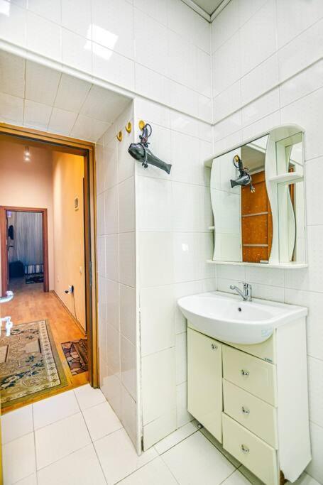 Apartment Azneft Meydani Baku Bagian luar foto