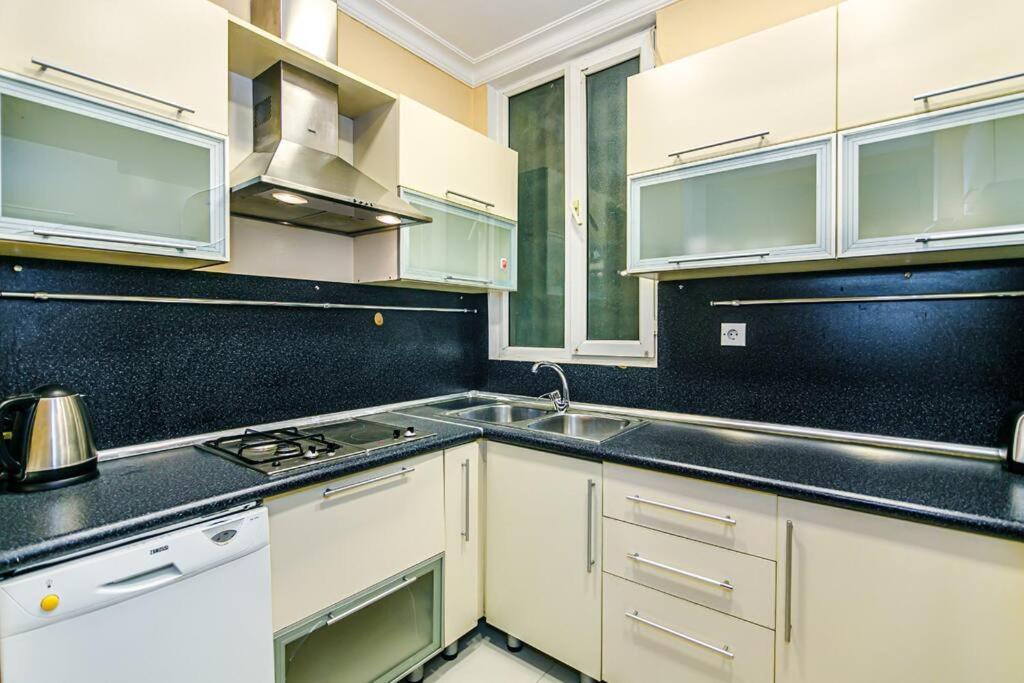 Apartment Azneft Meydani Baku Bagian luar foto