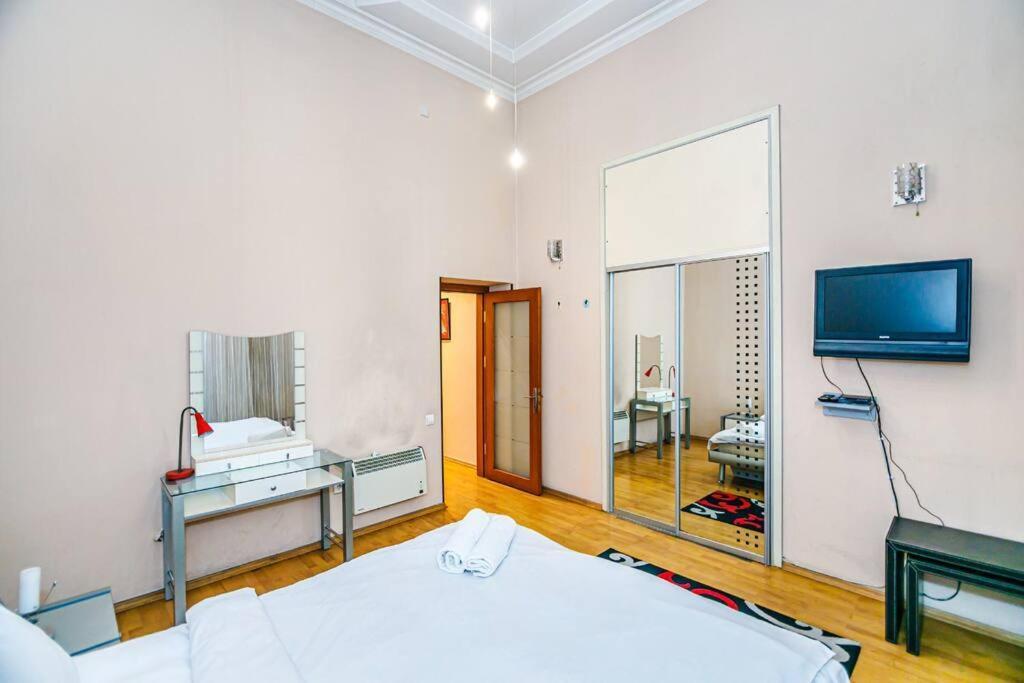 Apartment Azneft Meydani Baku Bagian luar foto