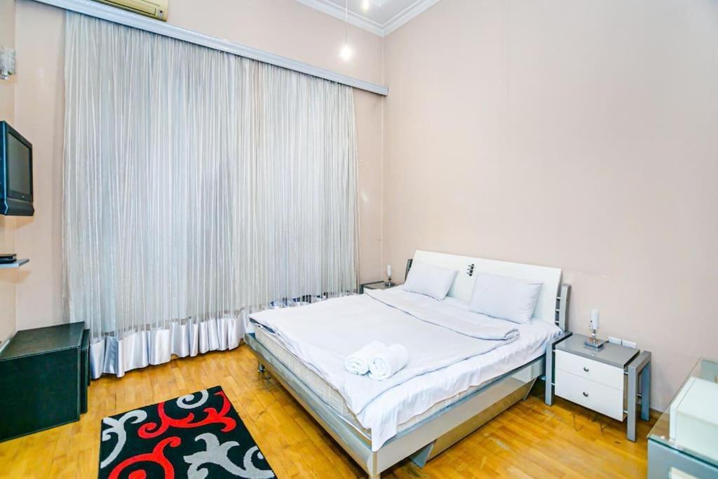 Apartment Azneft Meydani Baku Bagian luar foto