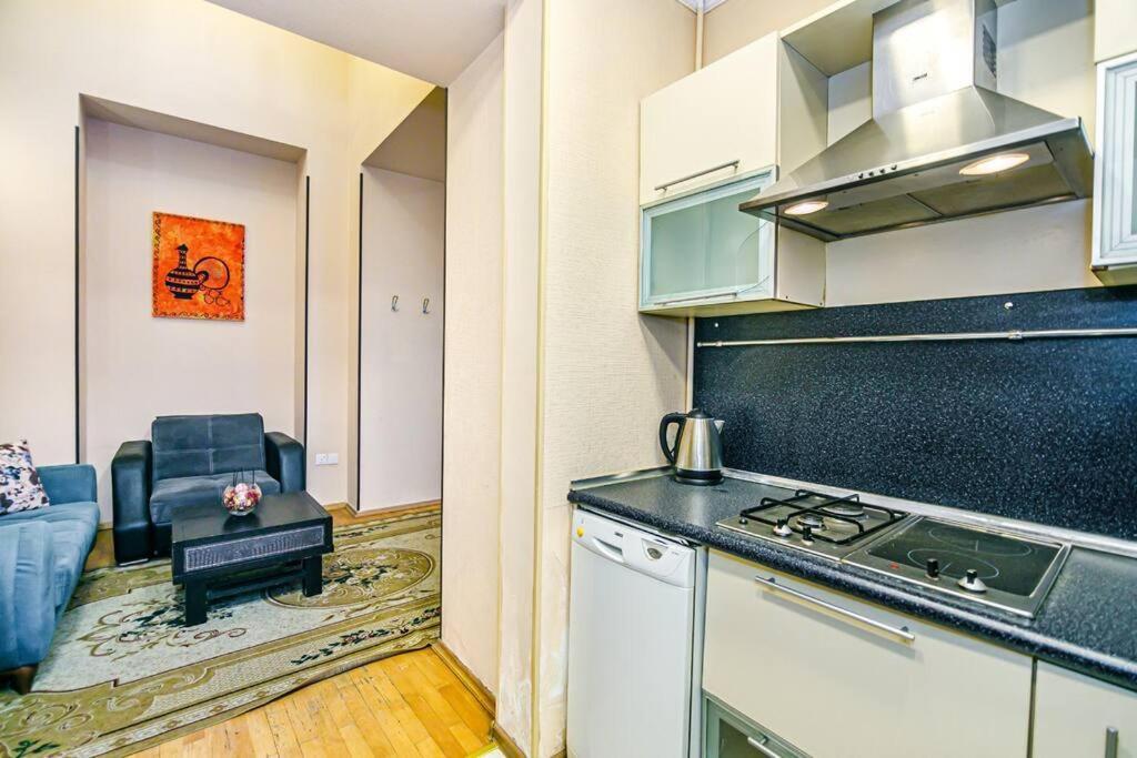 Apartment Azneft Meydani Baku Bagian luar foto