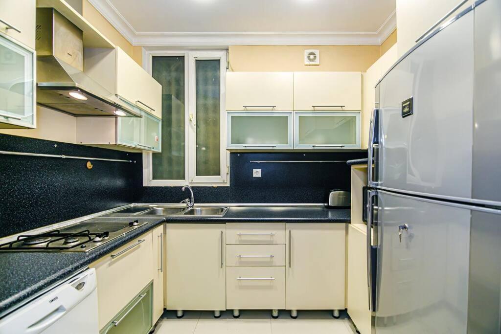 Apartment Azneft Meydani Baku Bagian luar foto